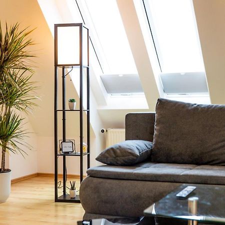 Moderne Dachgeschosswohnung - Parkplatz - Netflix Кобург Екстериор снимка