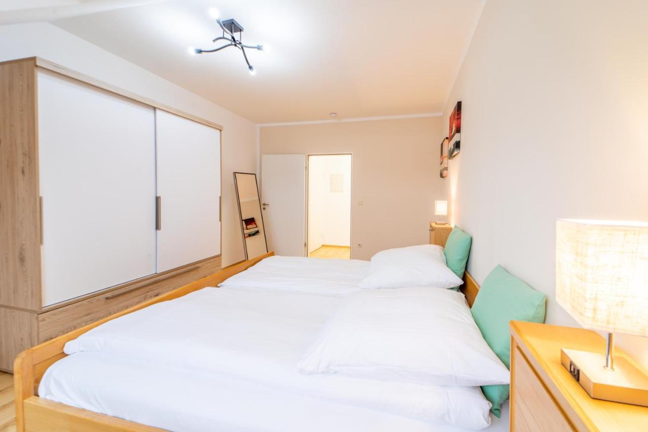 Moderne Dachgeschosswohnung - Parkplatz - Netflix Кобург Екстериор снимка
