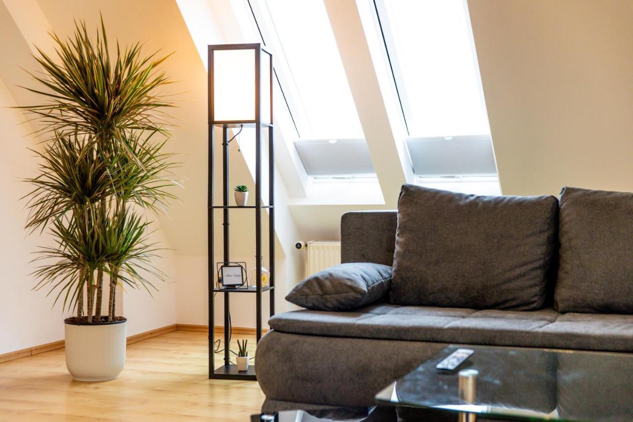 Moderne Dachgeschosswohnung - Parkplatz - Netflix Кобург Екстериор снимка